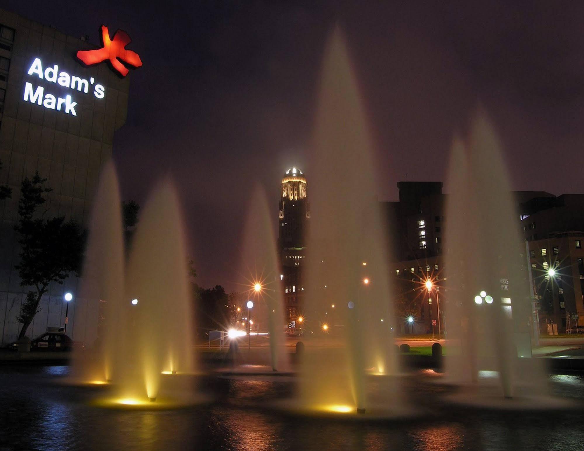Ramada By Wyndham Buffalo Downtown Esterno foto