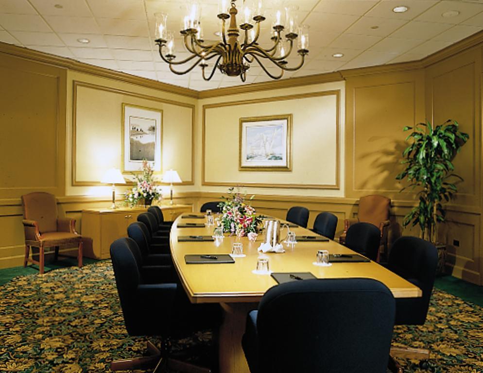 Ramada By Wyndham Buffalo Downtown Esterno foto