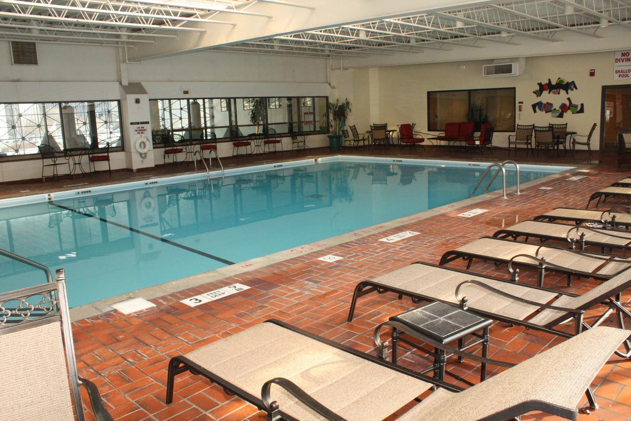 Ramada By Wyndham Buffalo Downtown Esterno foto