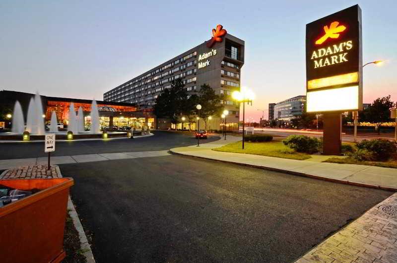 Ramada By Wyndham Buffalo Downtown Esterno foto