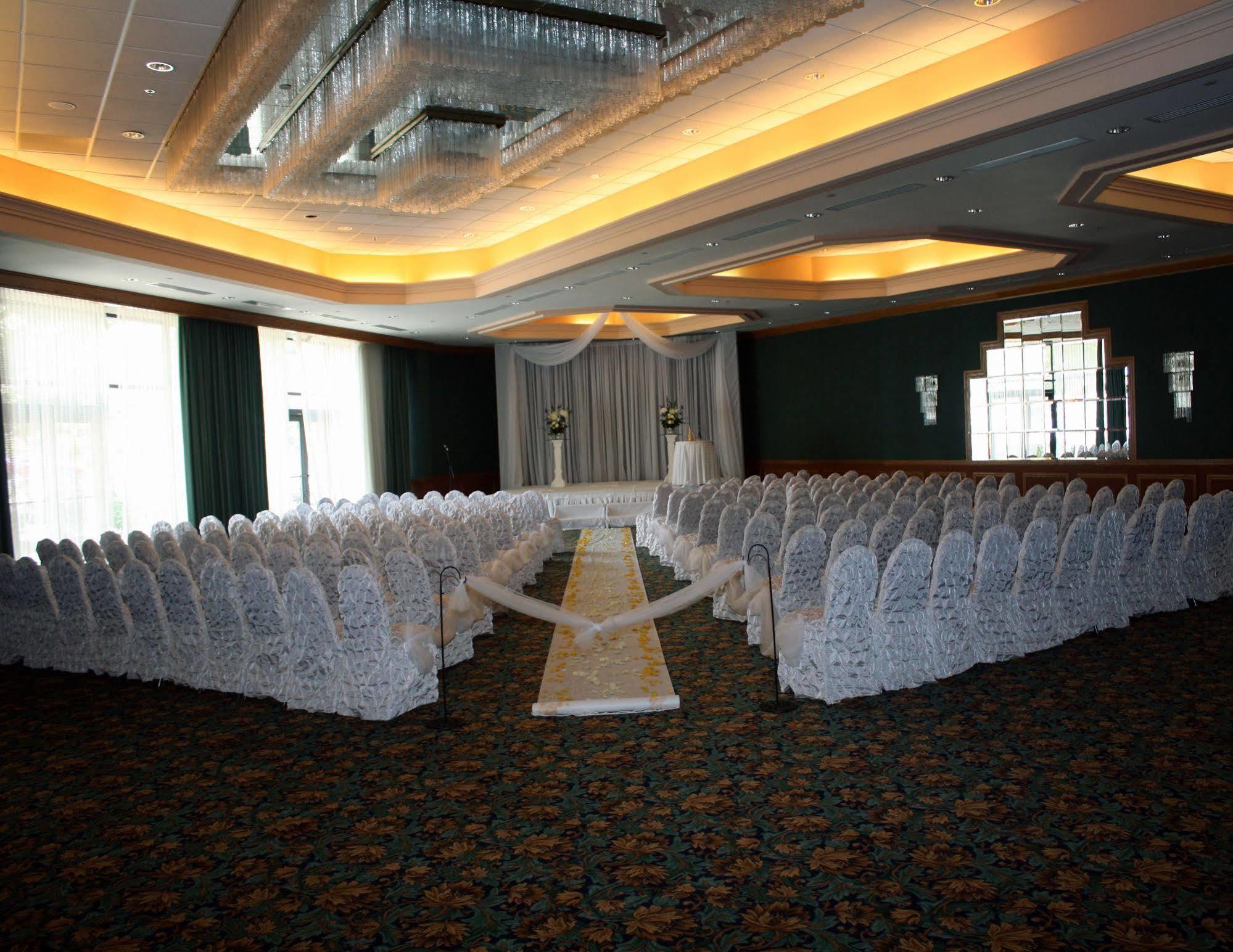 Ramada By Wyndham Buffalo Downtown Esterno foto