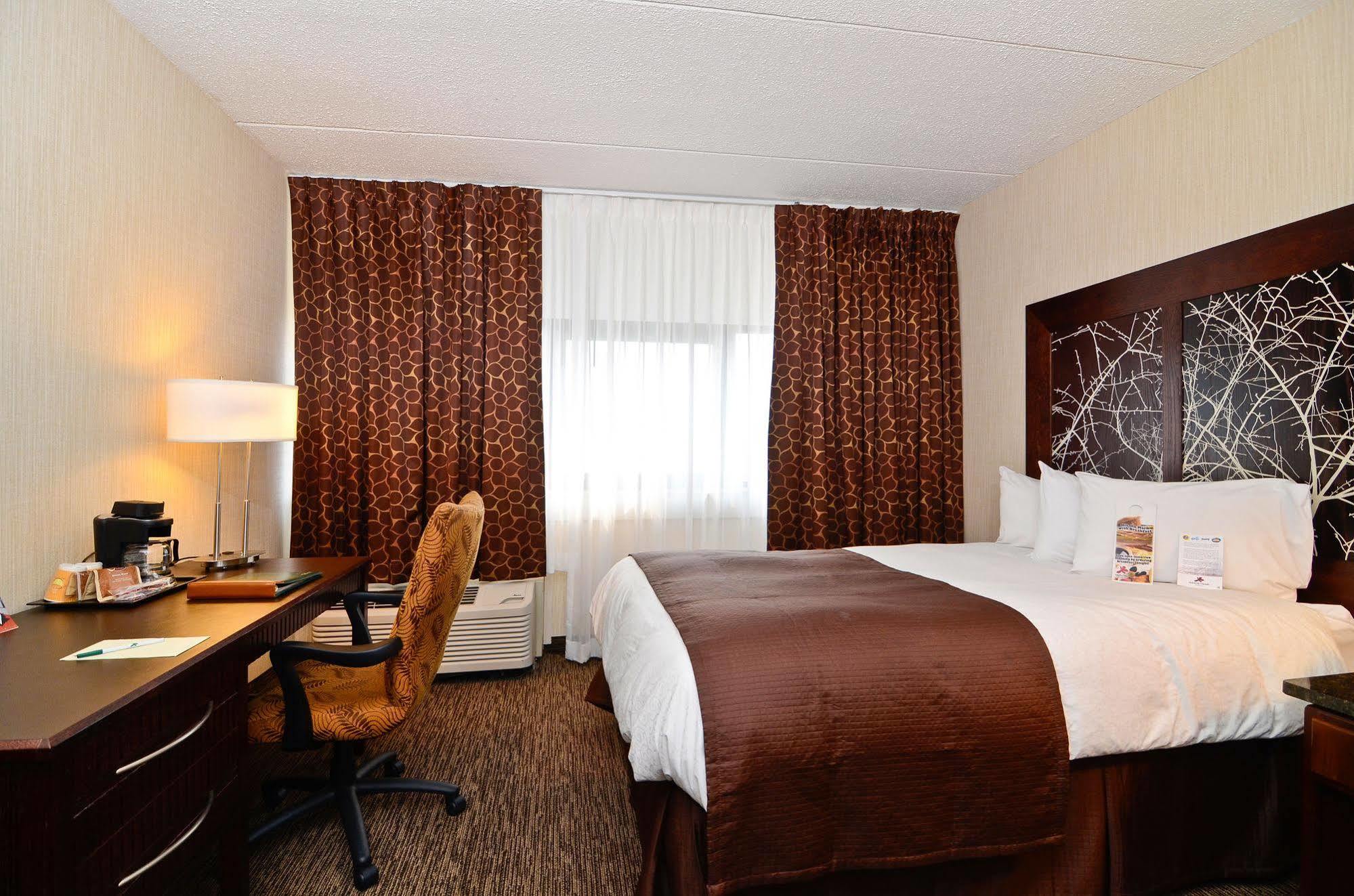 Ramada By Wyndham Buffalo Downtown Esterno foto