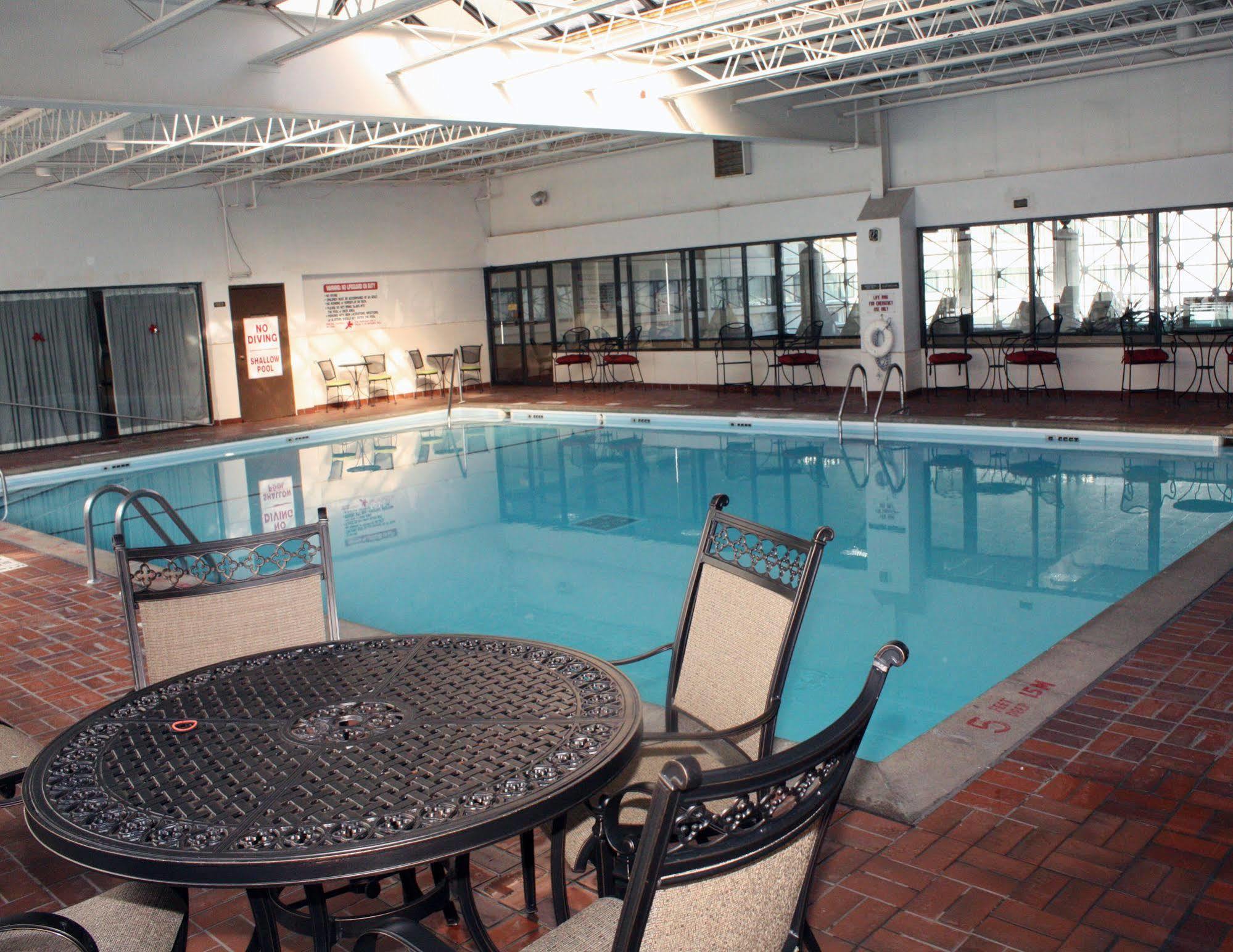 Ramada By Wyndham Buffalo Downtown Esterno foto