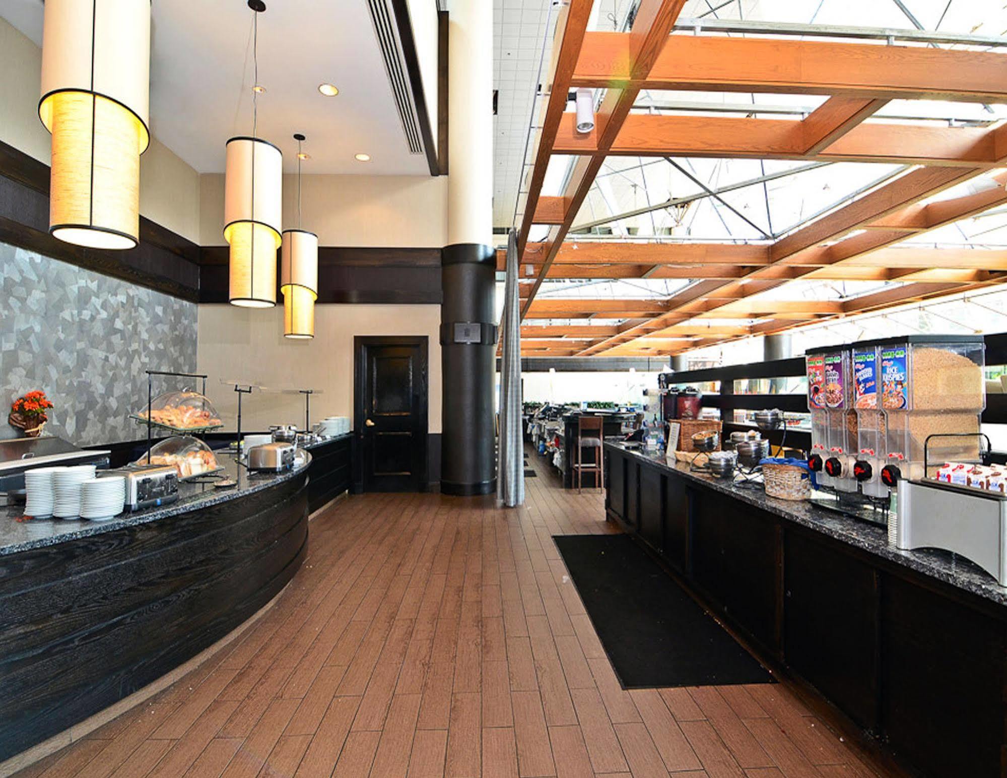 Ramada By Wyndham Buffalo Downtown Esterno foto