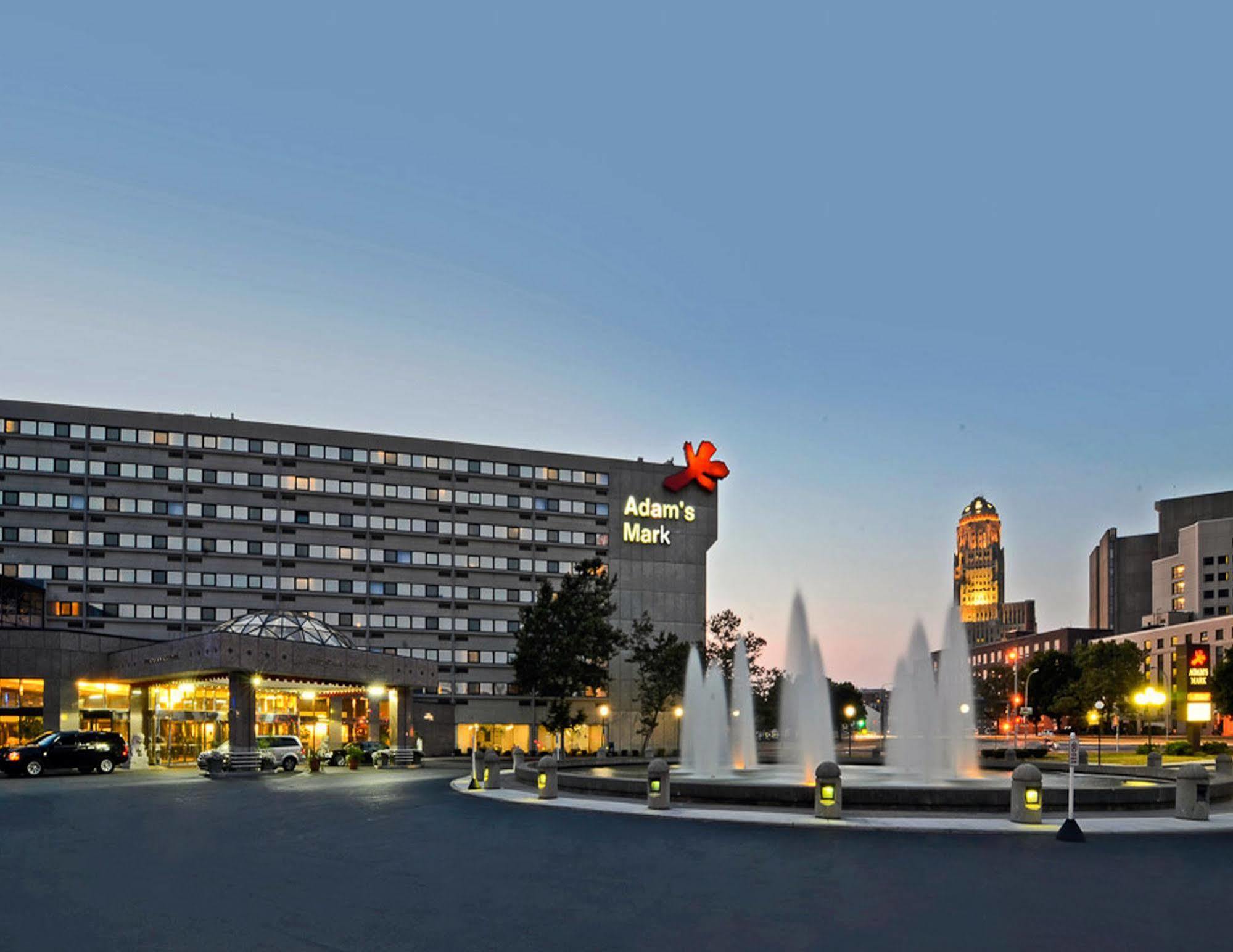 Ramada By Wyndham Buffalo Downtown Esterno foto